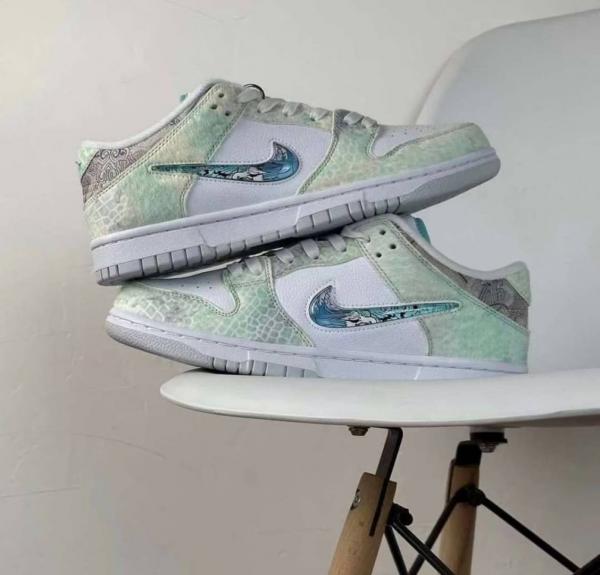 Nikke SB Dunk Low Year Of The Dragon Steam Puppet with OG BOX Fix
