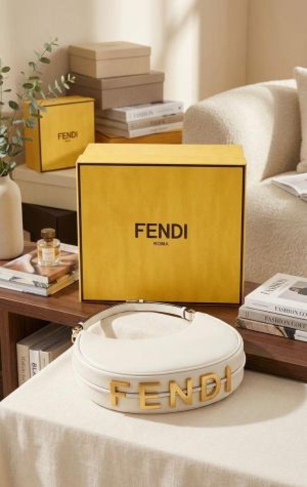 Fendy Graphy White Shoulderbag With Originalbox Dustcover Highend