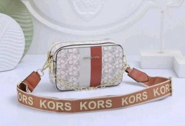 MICHEAL KORS Camera Sling Bag With Box & Dust Bag & Sling Belt 5113