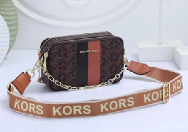 MICHEAL KORS Camera Sling Bag With Box & Dust Bag & Sling Belt 5114