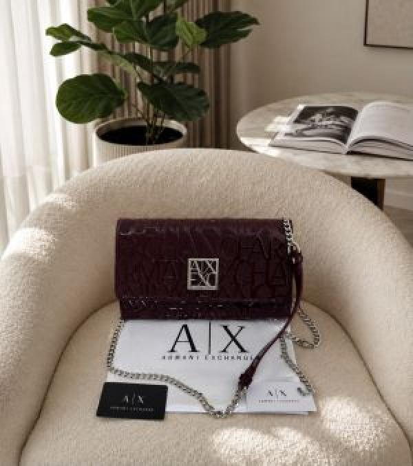 ArrWa%! Exchage  Wallet Sling With Original Box & DustCover 6695
