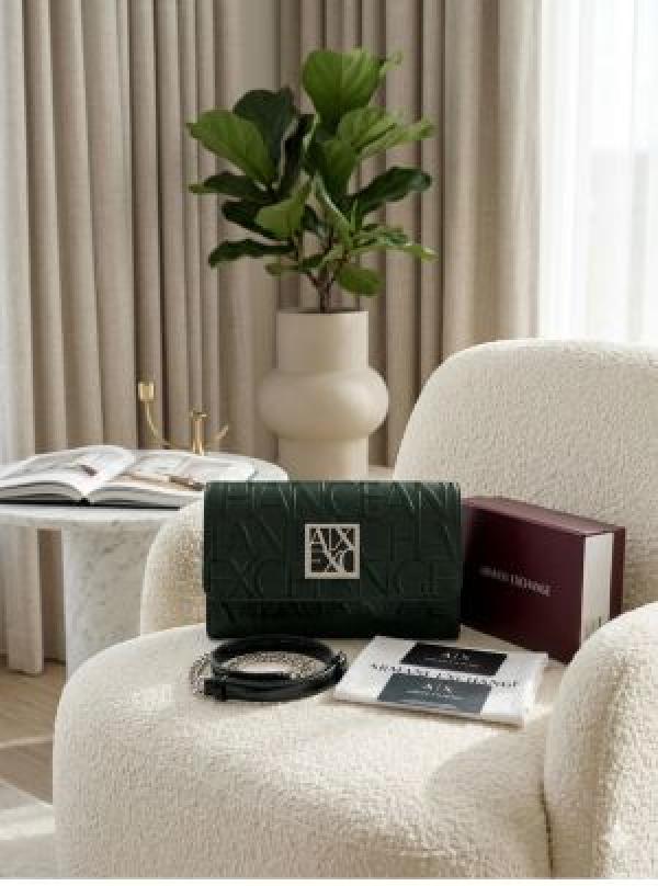 ArrWa%! Exchage  Wallet Sling With Original Box & DustCover 6697