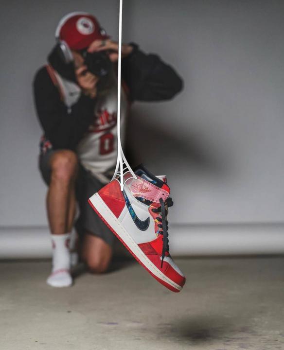 NIKKE AIR JORDAN RETRO 1 HIGH SPIDERVERSE SPIDERMAN VERSION SEMI UA
