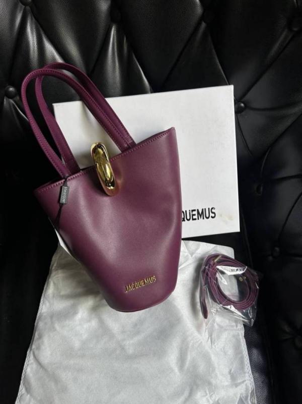 Jacquemus The Valrie Soft leather bag with box 1058