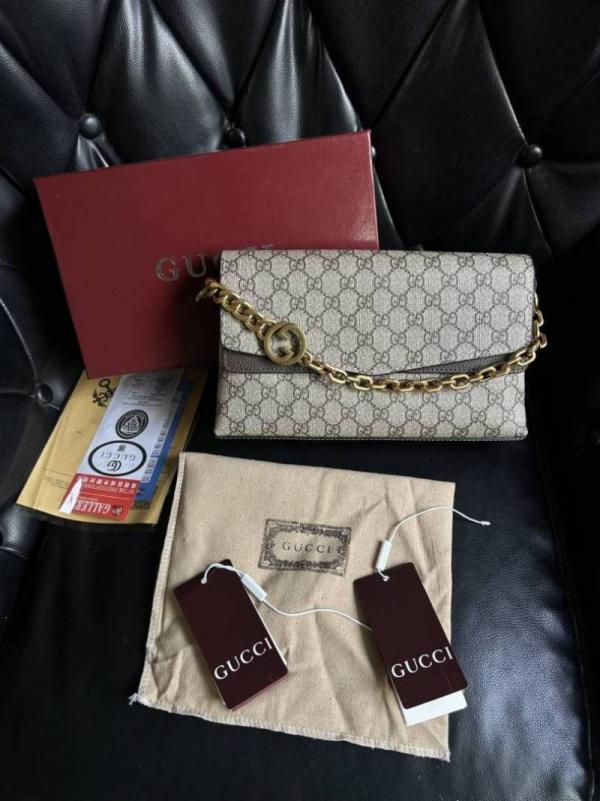 Guchi GG beige embelim leather material with box premium only 1059