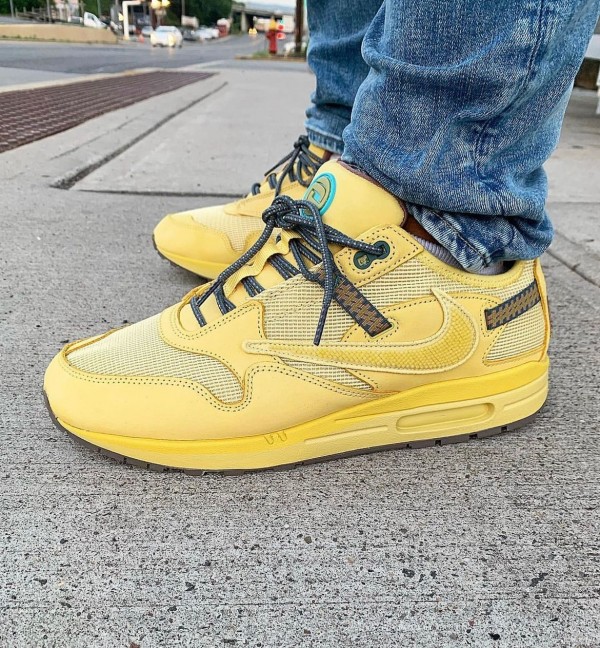 air max 1 x cactus jack saturn gold