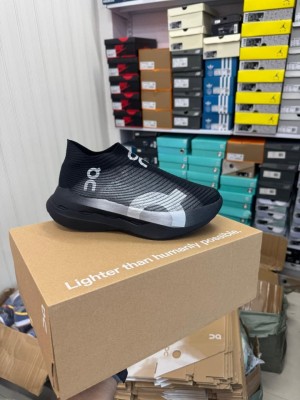 On CloudBoom Strike LS BlackSilvery