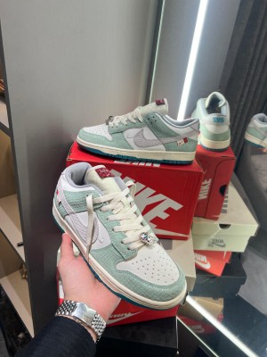 SB DUNK LX YEAR OF DRAGON