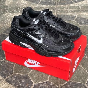 Ni_ke  initiator low  black  grey silver