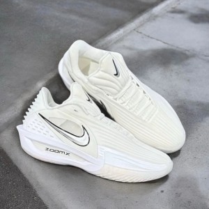 The Ni_ke zoom gt cut 3 turbo in white