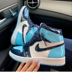Air Jordan Retro 1 Chill Blue