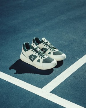 On Running The Roger Clubhouse Pro White Green