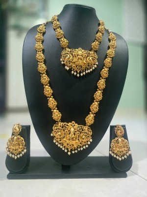 MRK Ventures Traditional Gold Plated Artificial Stones & Beads Necklace in Gold