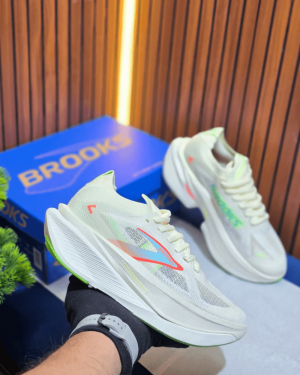 Hyperion Max 3 Brooks Road Running Shoes