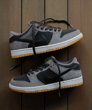 N_ike SB Dunk Low Dark Smoke Grey