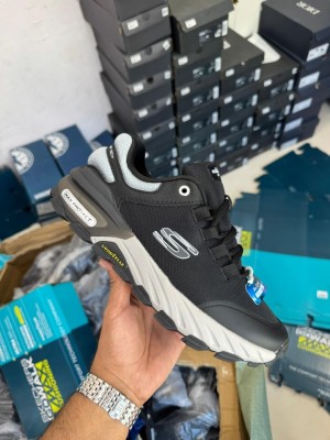 S_kecehers Max Protect Black Grey