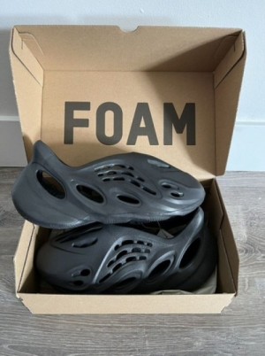 ADS YEEZY FOAM RUNNER ONYX UA [BLACK] 2806025