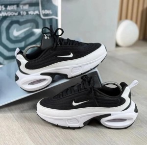 N_ike airmax portal racer  BLACK WHITE