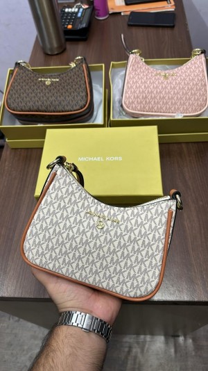 Mk Jet Set White ( Og Boxx )  Mk Jet Set White ( Og Boxx )