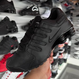 Ni_ke shox nz avenive triple black