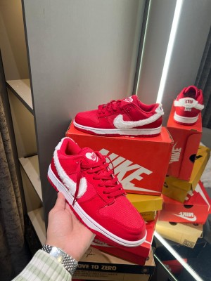 SB DUNK MENS VALENTINES DAY 