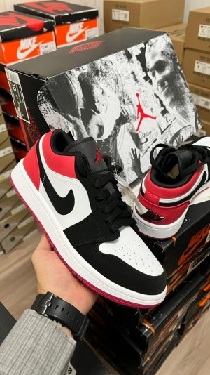 Ni_ke Air Jordan 1 Low Black Toe 2025