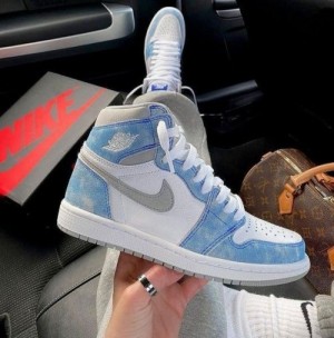 NIK E air jordan 1 hyper royal