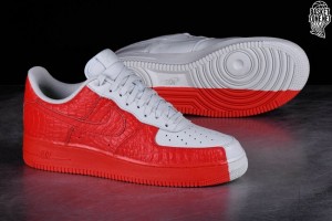 NIKE      AIR FORCE 1  07 PREMIUM SPLIT