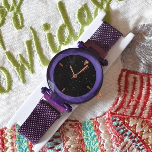 present 21 century magnetic chain analog watch for woman