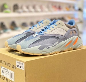 ADIDAS YEEZY 700