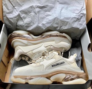 Balenciaga triple s clear sole