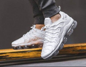 nike vapormax plus full white