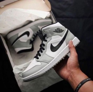 Nike Air Jordan Retro 1 Light Smoke Grey Womens
