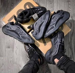 Adidas Yeezy Boost 700 V3 