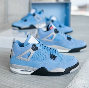 Nike Air Jordan Retro 4 UNC University Blue