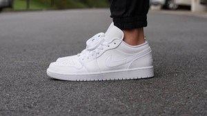 Air Jordan Retro 1 Low Paris All White