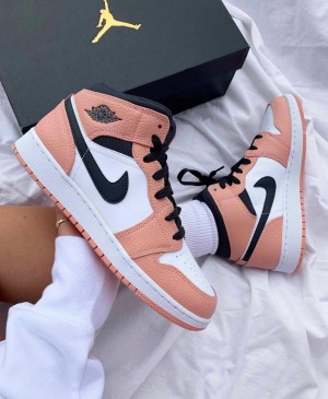 Air Jordan 1 mid quartz pink GS