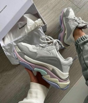 Balenciaga Triple S aan 405