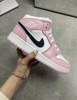NIKE AIR JORDAN RETRO 1 PINK WHITE