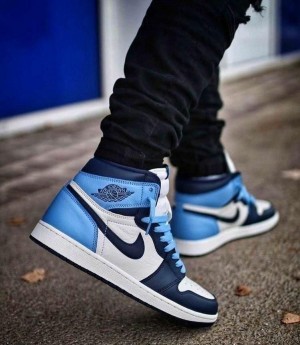 Nike Air Jordan Retro 1 Obsidian Blue