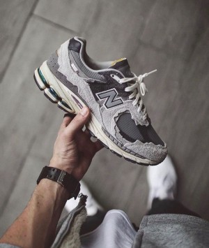 new balance 2002r grey