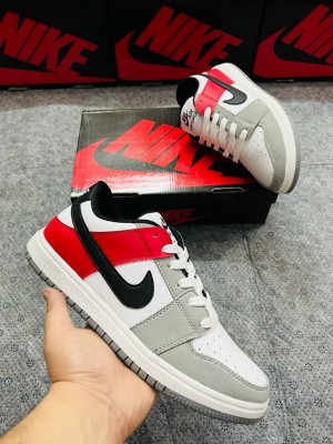 Dunk low grey red