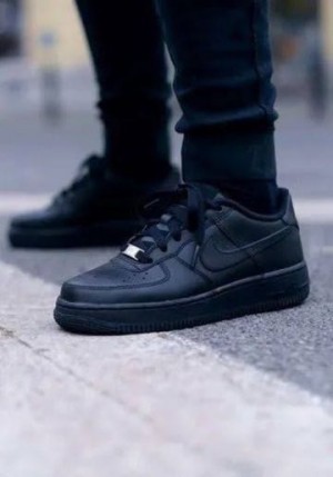 Nike Airforce 1 Triple Black Leather