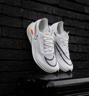 Zoom X Streak Fly