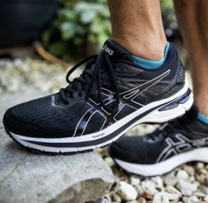 Asics GT 2000 Black White