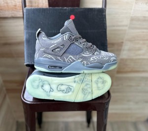 JORDANS RETRO 4