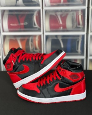 Air Jordan Retro 1 High Satin Bred