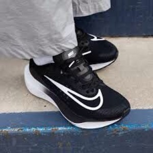 Nikee zoom fly 5 best running shoes 2023