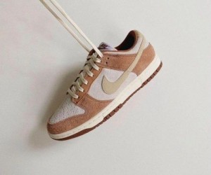 SB SUNK LOW MEDIUM CURRY WITH OF OG BOX AND EXTRA LACES