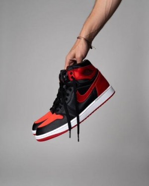 Air Jordan 1 High SATIN BRED